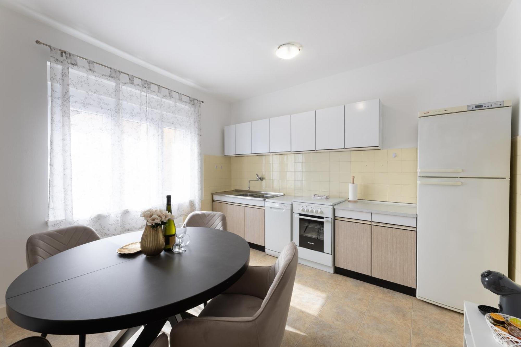 Apartment Central To Beach & Old Town Split Exterior photo