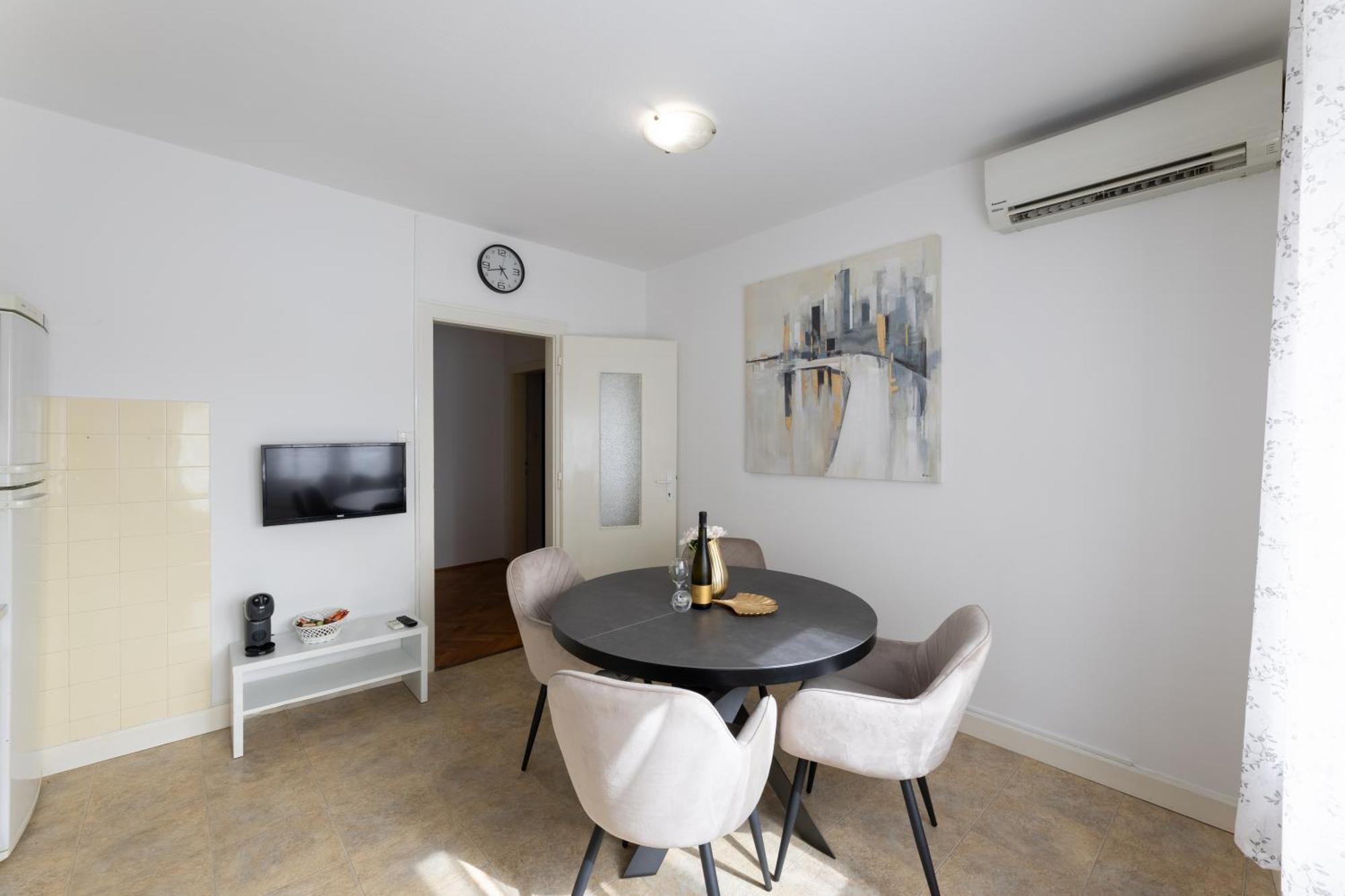 Apartment Central To Beach & Old Town Split Exterior photo